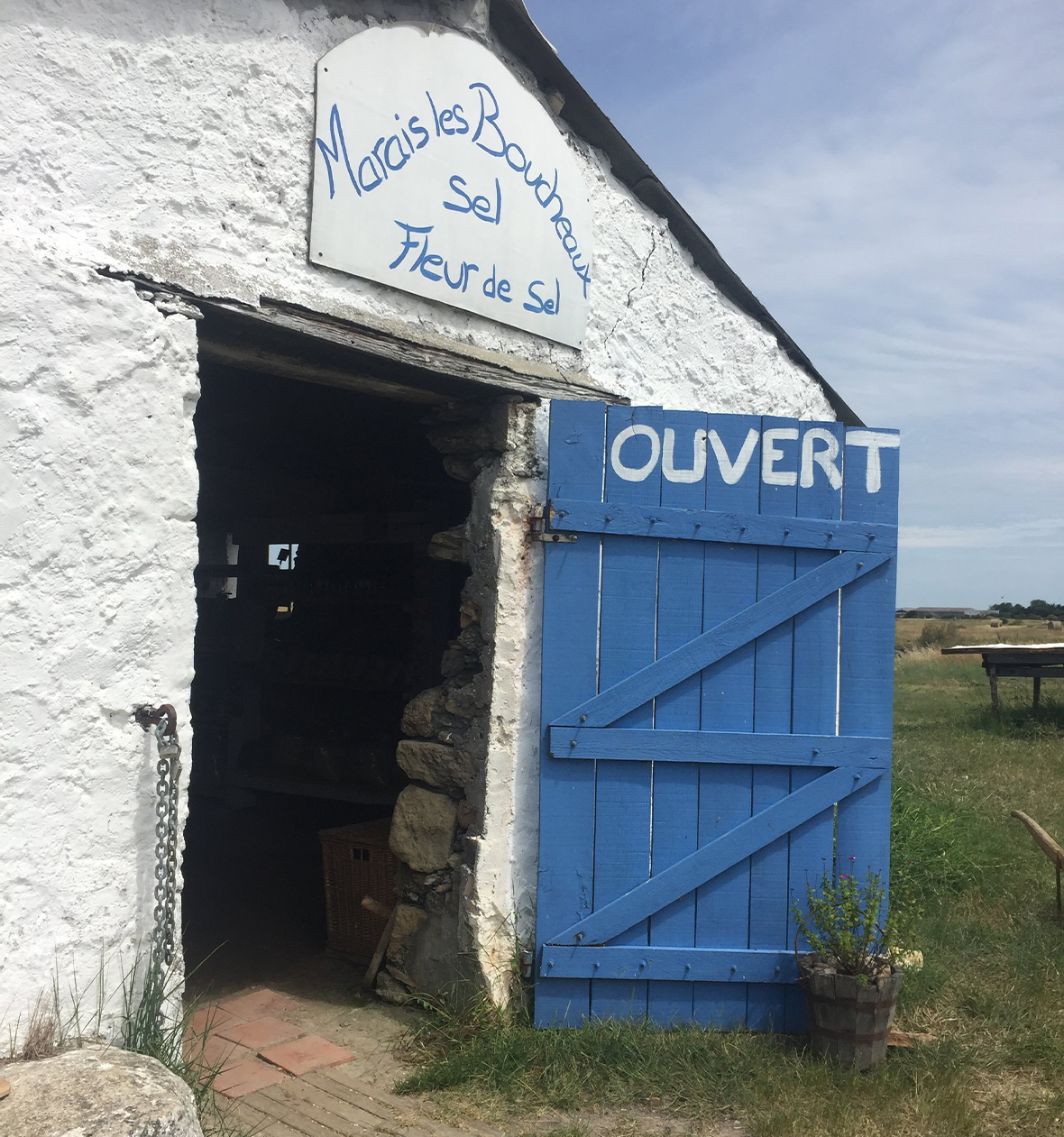 A hut in the Vendée where a local salt producer sells her salt